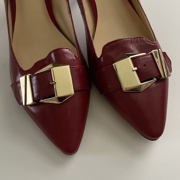 Nine West Muted Red Heels with Gold Plated Buckle Size 9.5 - Picture 8 of 9